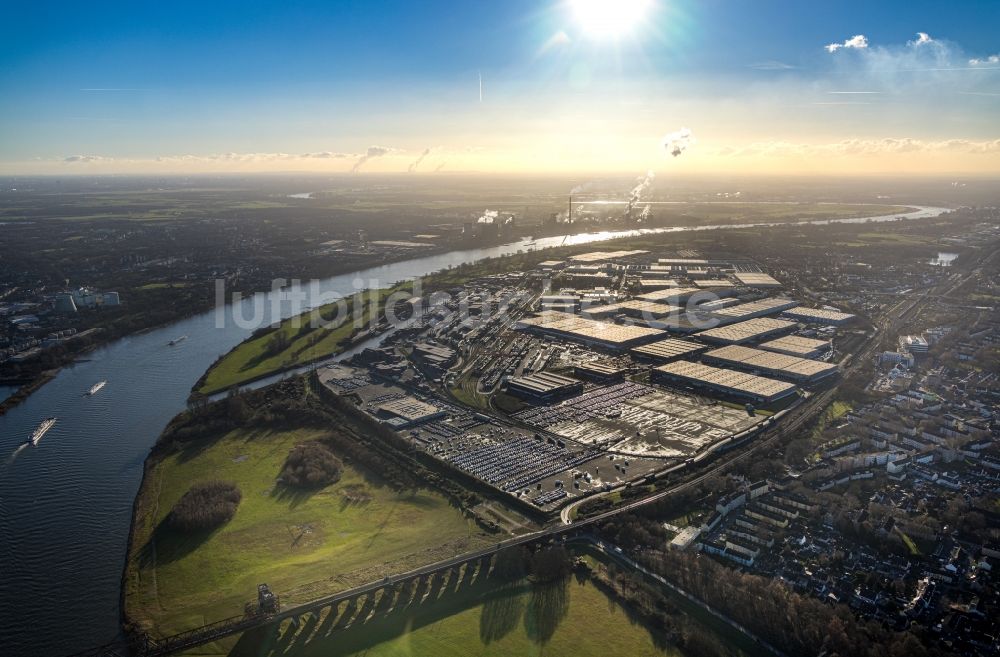 Duisburg aus der Vogelperspektive: Industrie- und Gewerbegebiet in Duisburg im Bundesland Nordrhein-Westfalen