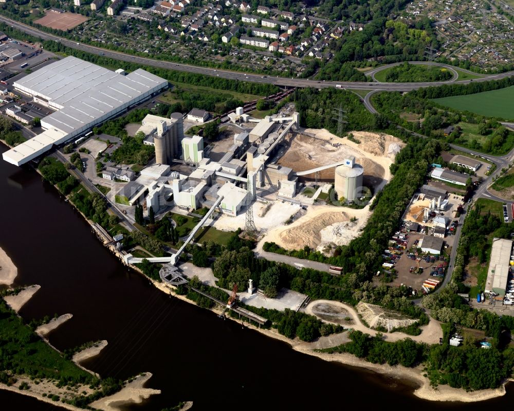 Luftbild Neuwied - Industrie- und Gewerbegebiet der Dyckerhoff AG am Flussverlauf des Rhein in Neuwied im Bundesland Rheinland-Pfalz