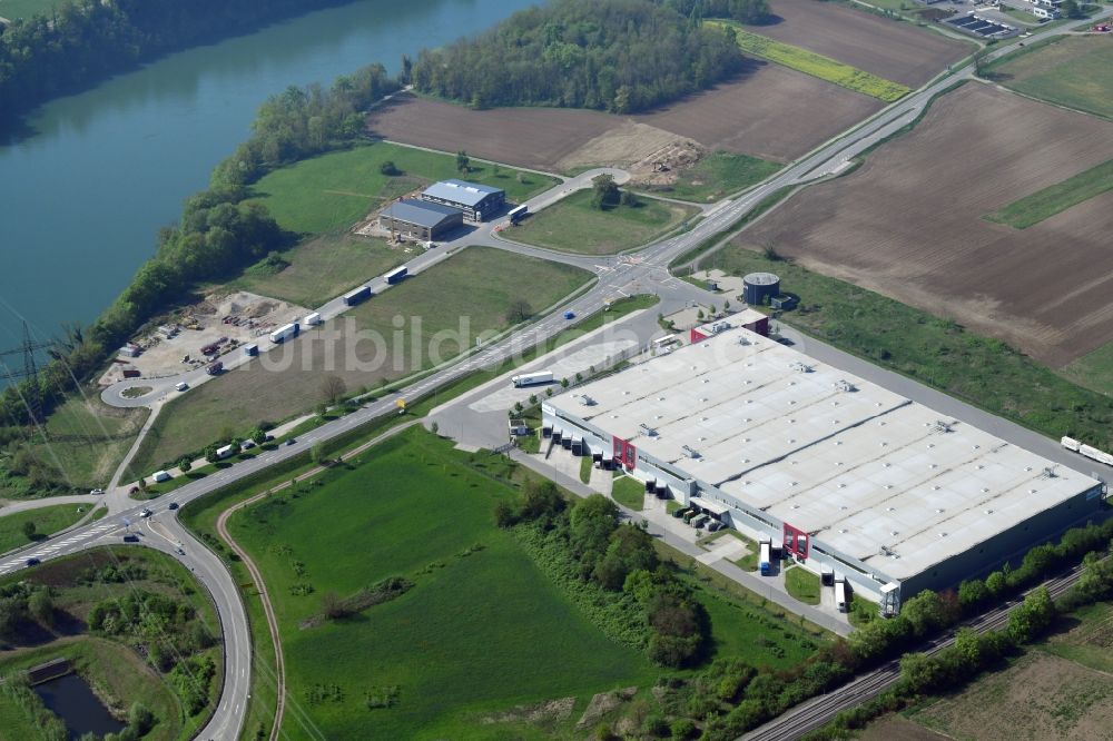 Luftaufnahme Rheinfelden (Baden) - Industrie- und Gewerbegebiet Einhäge in Rheinfelden (Baden) im Bundesland Baden-Württemberg, Deutschland