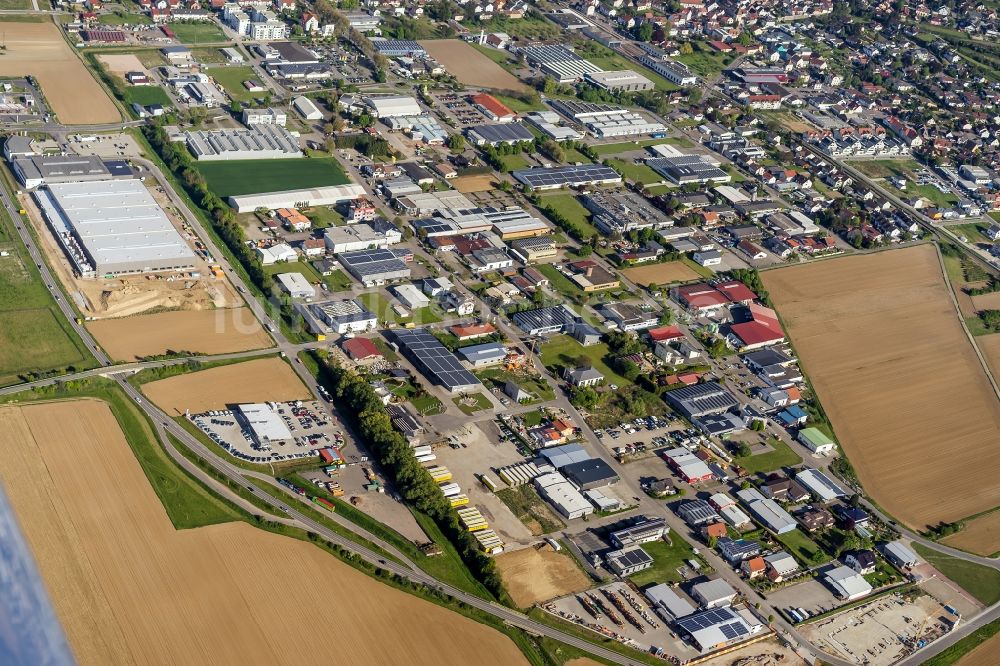 Luftaufnahme Endingen am Kaiserstuhl - Industrie- und Gewerbegebiet in Endingen am Kaiserstuhl im Bundesland Baden-Württemberg. Erweiterungsflächen im Nordwesten