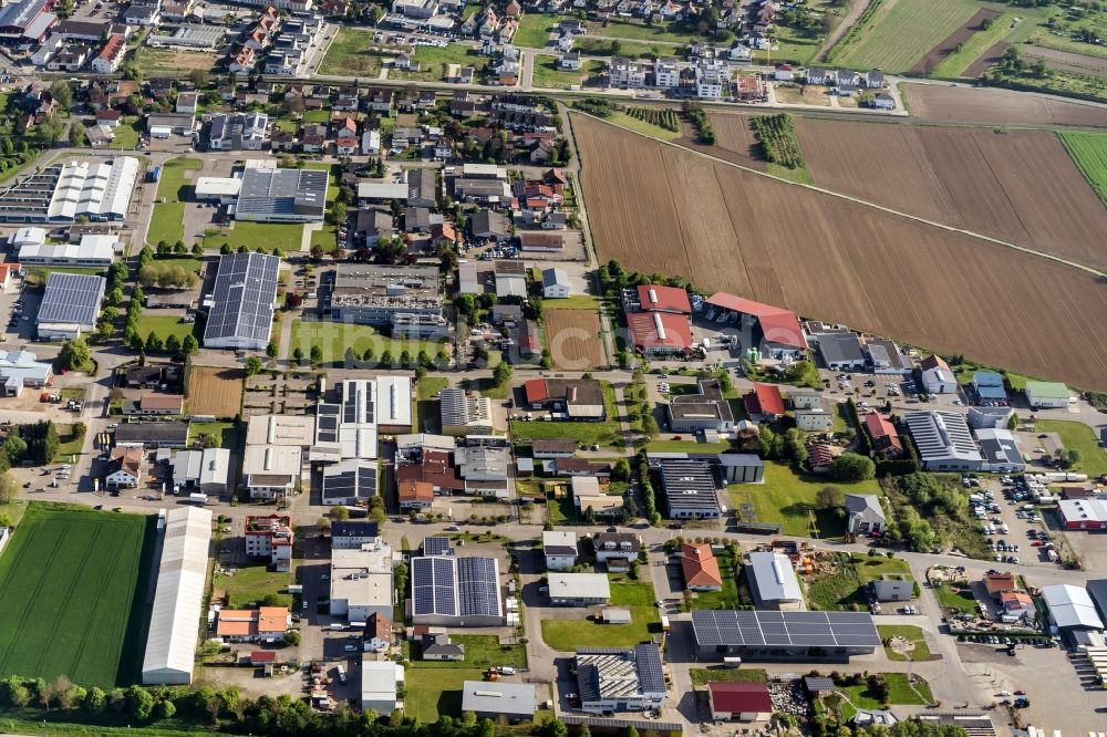 Endingen am Kaiserstuhl von oben - Industrie- und Gewerbegebiet in Endingen am Kaiserstuhl im Bundesland Baden-Württemberg. Erweiterungsflächen im Nordwesten