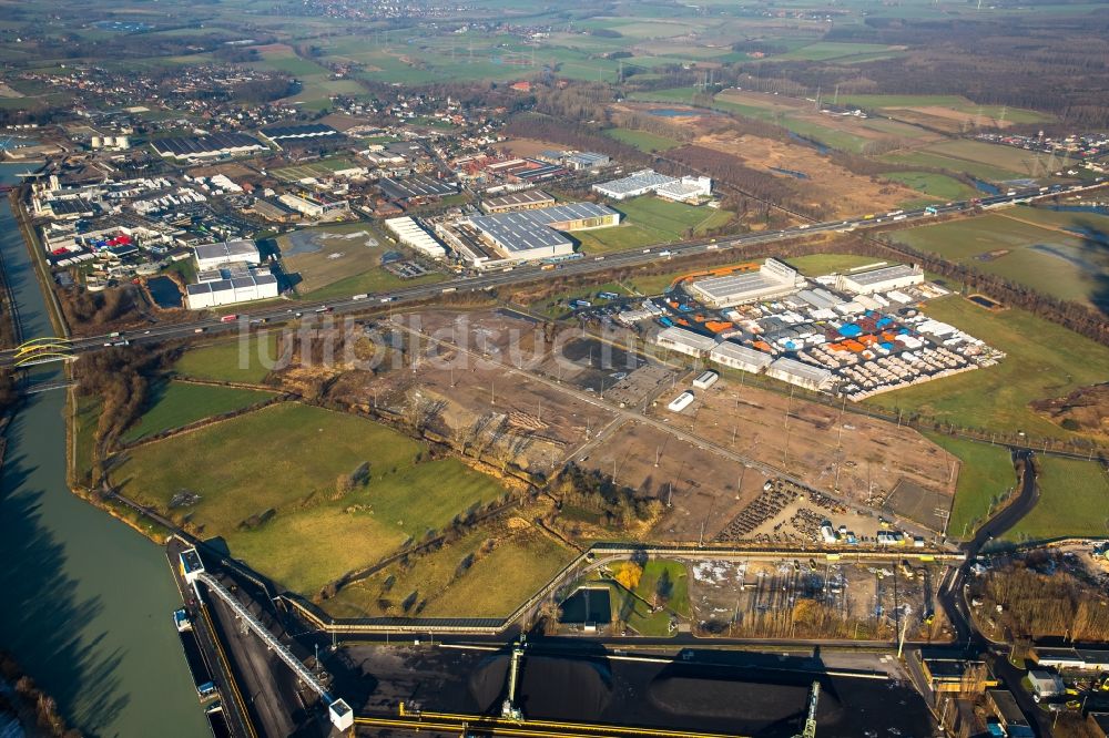 Hamm aus der Vogelperspektive: Industrie- und Gewerbegebiet entlang des Autobahn- Streckenverlaufs der BAB A2in Hamm im Bundesland Nordrhein-Westfalen