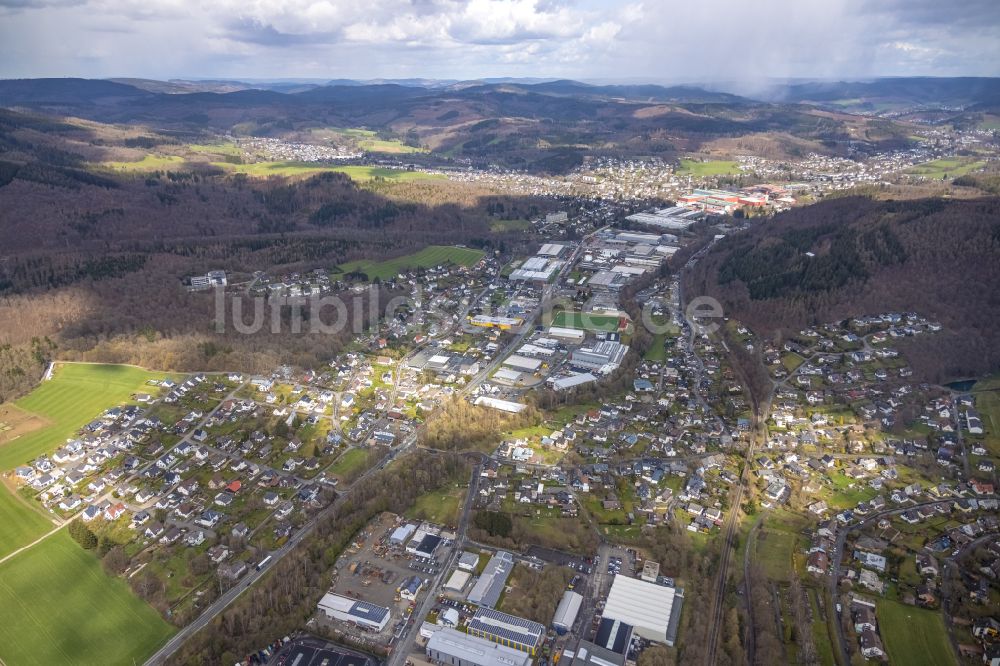 Luftaufnahme Dahlbruch - Industrie- und Gewerbegebiet entlang der Marburger Straße - Bundesstraße B508 im Ortsteil Dahlbruch in Hilchenbach im Bundesland Nordrhein-Westfalen, Deutschland