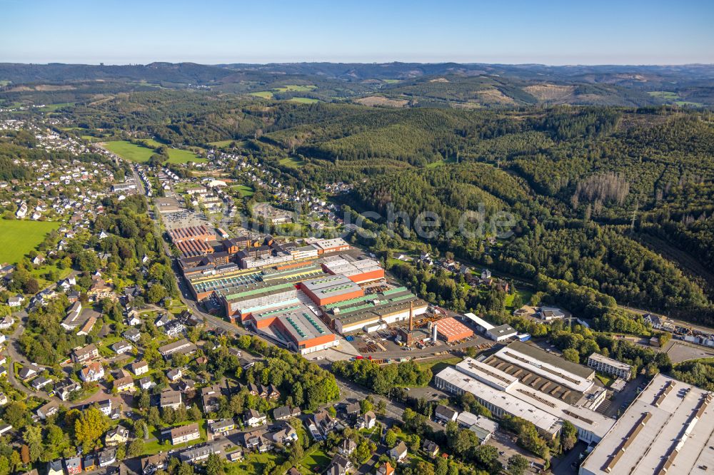 Luftaufnahme Dahlbruch - Industrie- und Gewerbegebiet entlang der Marburger Straße - Bundesstraße B508 im Ortsteil Dahlbruch in Hilchenbach im Bundesland Nordrhein-Westfalen, Deutschland