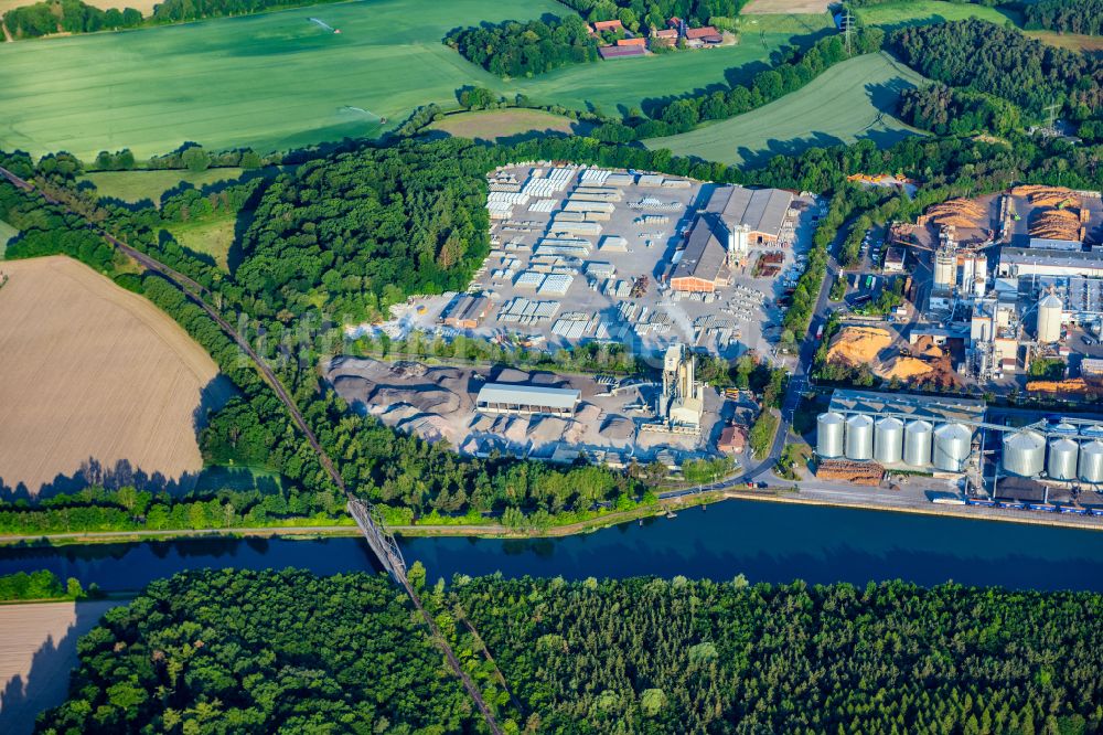 Luftbild Uelzen - Industrie- und Gewerbegebiet am Fluss der Ilmenau in Uelzen im Bundesland Niedersachsen, Deutschland