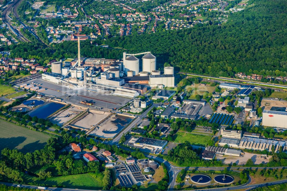 Uelzen von oben - Industrie- und Gewerbegebiet am Fluss der Ilmenau in Uelzen im Bundesland Niedersachsen, Deutschland