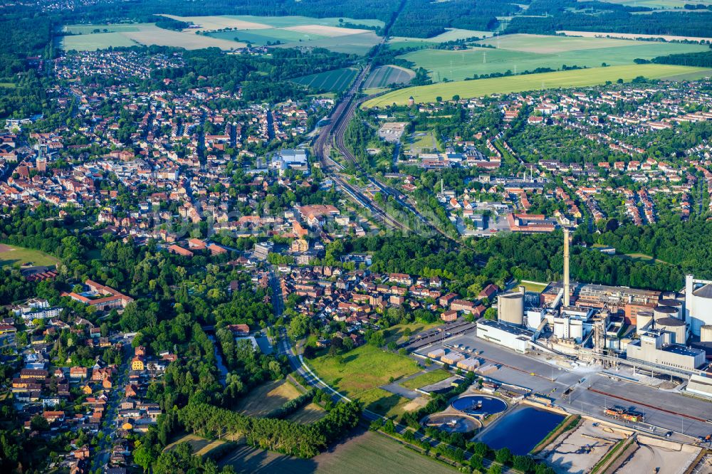 Uelzen aus der Vogelperspektive: Industrie- und Gewerbegebiet am Fluss der Ilmenau in Uelzen im Bundesland Niedersachsen, Deutschland