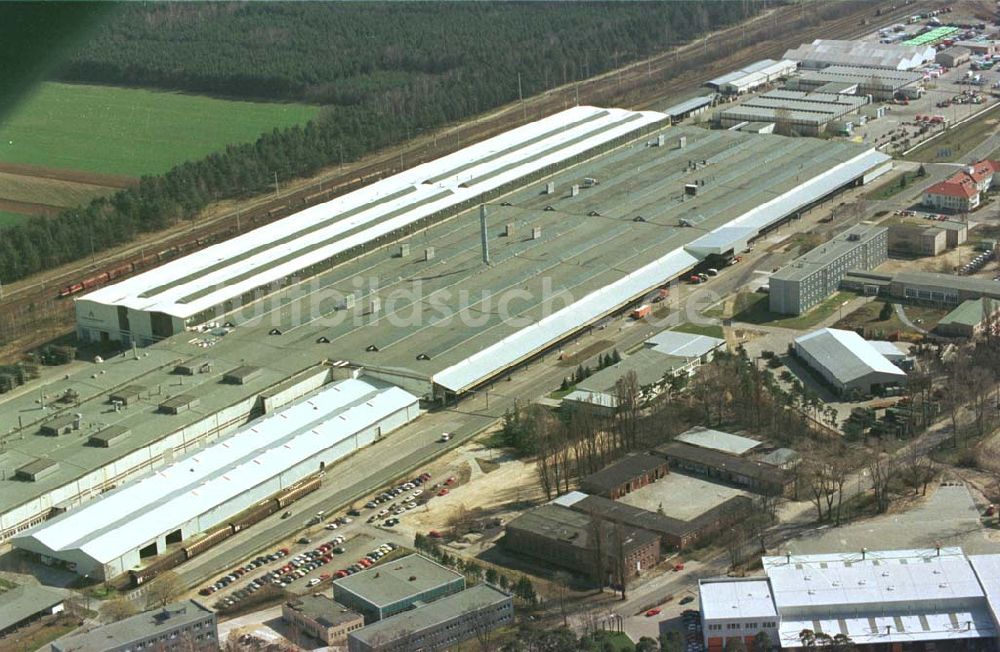 Ludwigsfelde / Brandenburg aus der Vogelperspektive: Industrie- und Gewerbegebiet auf dem Gelände des ehem. IFA-Automobilwerkes in Ludwigsfelde in Brandenburg.