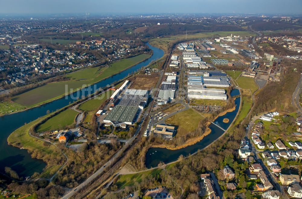 Hattingen aus der Vogelperspektive: Industrie- und Gewerbegebiet Gewerbe- und Landschaftspark Heinrichshütte am Ufer des Flusses Ruhr in Hattingen im Bundesland Nordrhein-Westfalen