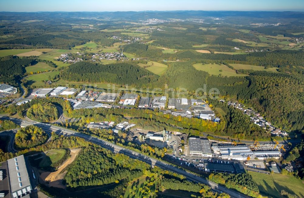 Freudenberg aus der Vogelperspektive: Industrie- und Gewerbegebiet an der Gewerbestraße in Freudenberg im Bundesland Nordrhein-Westfalen