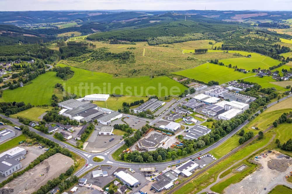 Luftaufnahme Erndtebrück - Industrie- und Gewerbegebiet Hauptstraße - Jägersgrund im Ortsteil Leimstruth in Erndtebrück im Bundesland Nordrhein-Westfalen, Deutschland