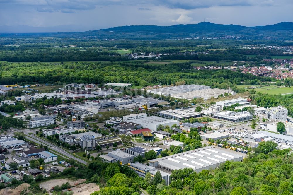 Luftaufnahme Freiburg im Breisgau - Industrie- und Gewerbegebiet Hochdorf in Freiburg im Breisgau im Bundesland Baden-Württemberg, Deutschland