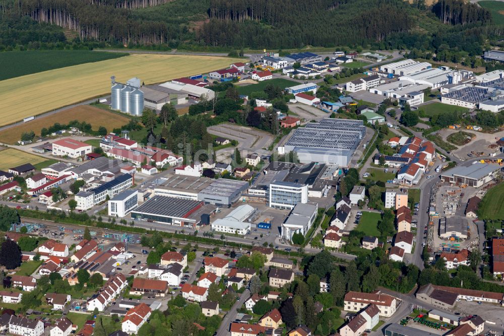 Vilsbiburg aus der Vogelperspektive: Industrie- und Gewerbegebiet Industriestraße in Vilsbiburg im Bundesland Bayern, Deutschland