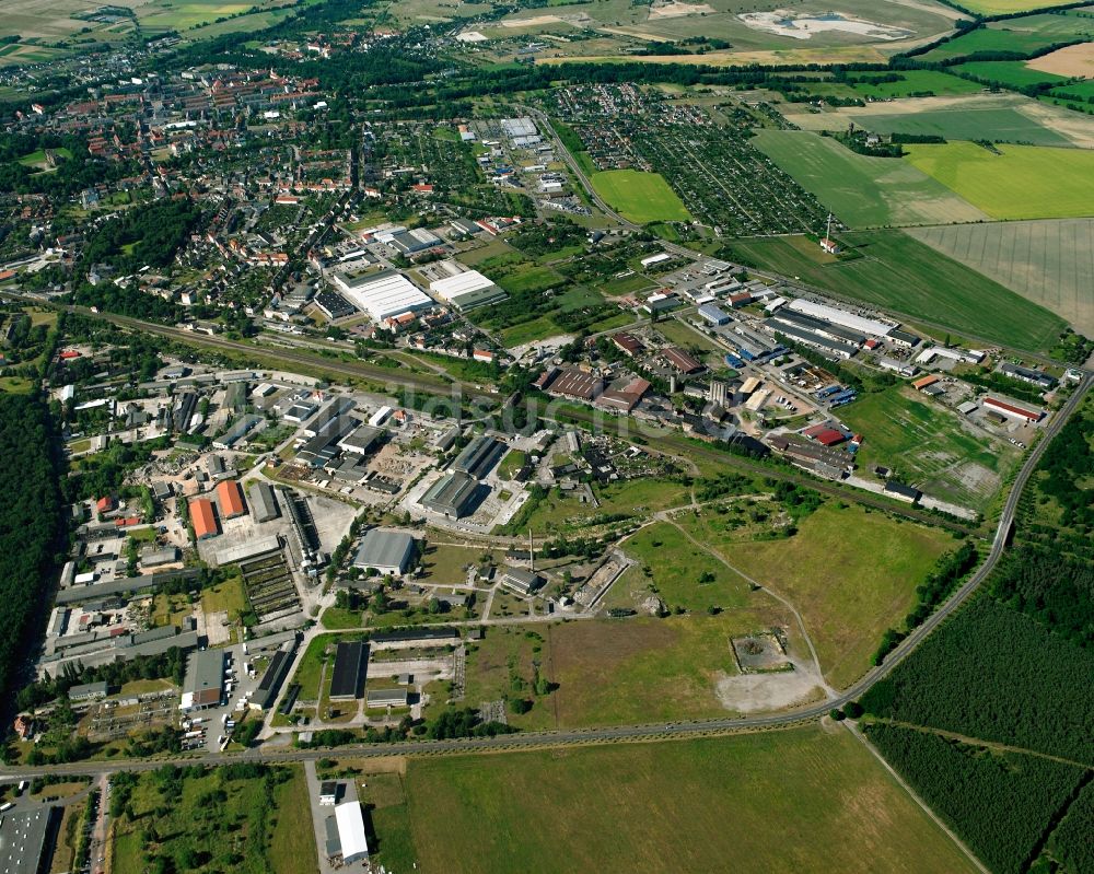 Luftaufnahme Zerbst/Anhalt - Industrie- und Gewerbegebiet an der Karl-Marx-Straße in Zerbst/Anhalt im Bundesland Sachsen-Anhalt, Deutschland