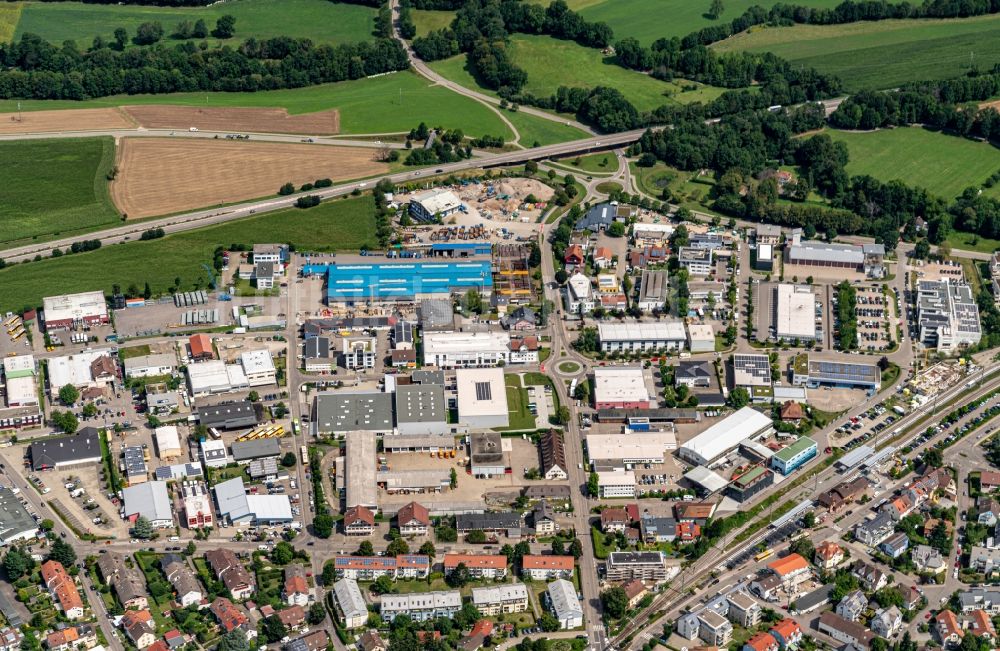 Kirchzarten aus der Vogelperspektive: Industrie- und Gewerbegebiet in Kirchzarten im Bundesland Baden-Württemberg, Deutschland