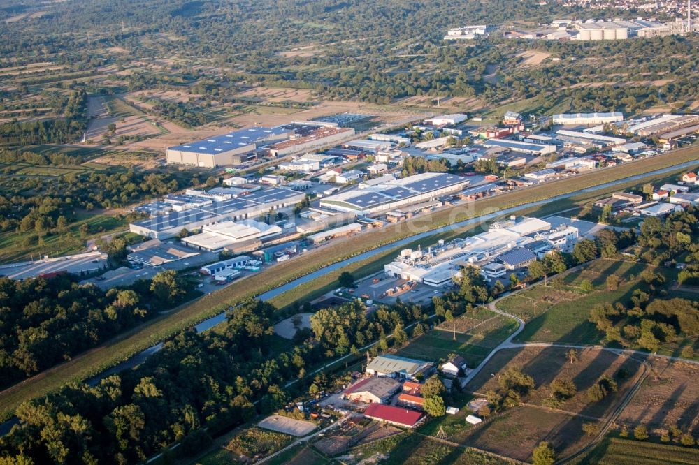 Kuppenheim von oben - Industrie- und Gewerbegebiet in Kuppenheim im Bundesland Baden-Württemberg, Deutschland