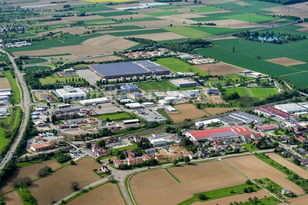 Mahlberg aus der Vogelperspektive: Industrie- und Gewerbegebiet in Mahlberg im Ortsteil Orschweier im Bundesland Baden-Württemberg