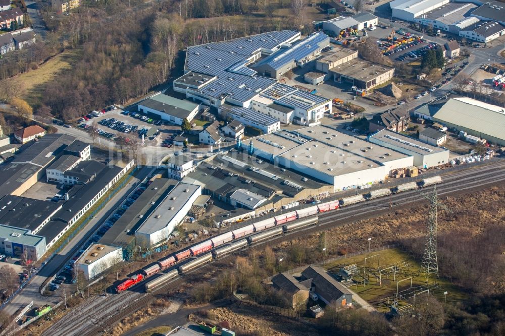 Menden (Sauerland) von oben - Industrie- und Gewerbegebiet in Menden (Sauerland) im Bundesland Nordrhein-Westfalen, Deutschland