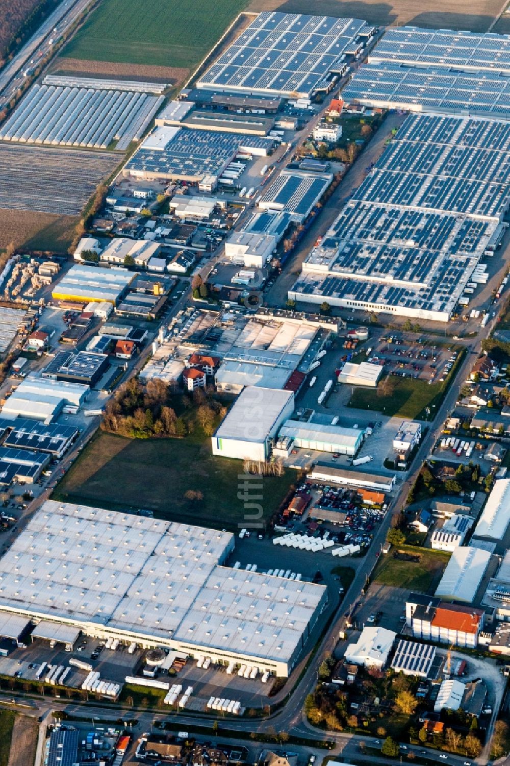 Luftaufnahme Muggensturm - Industrie- und Gewerbegebiet in Muggensturm im Bundesland Baden-Württemberg, Deutschland