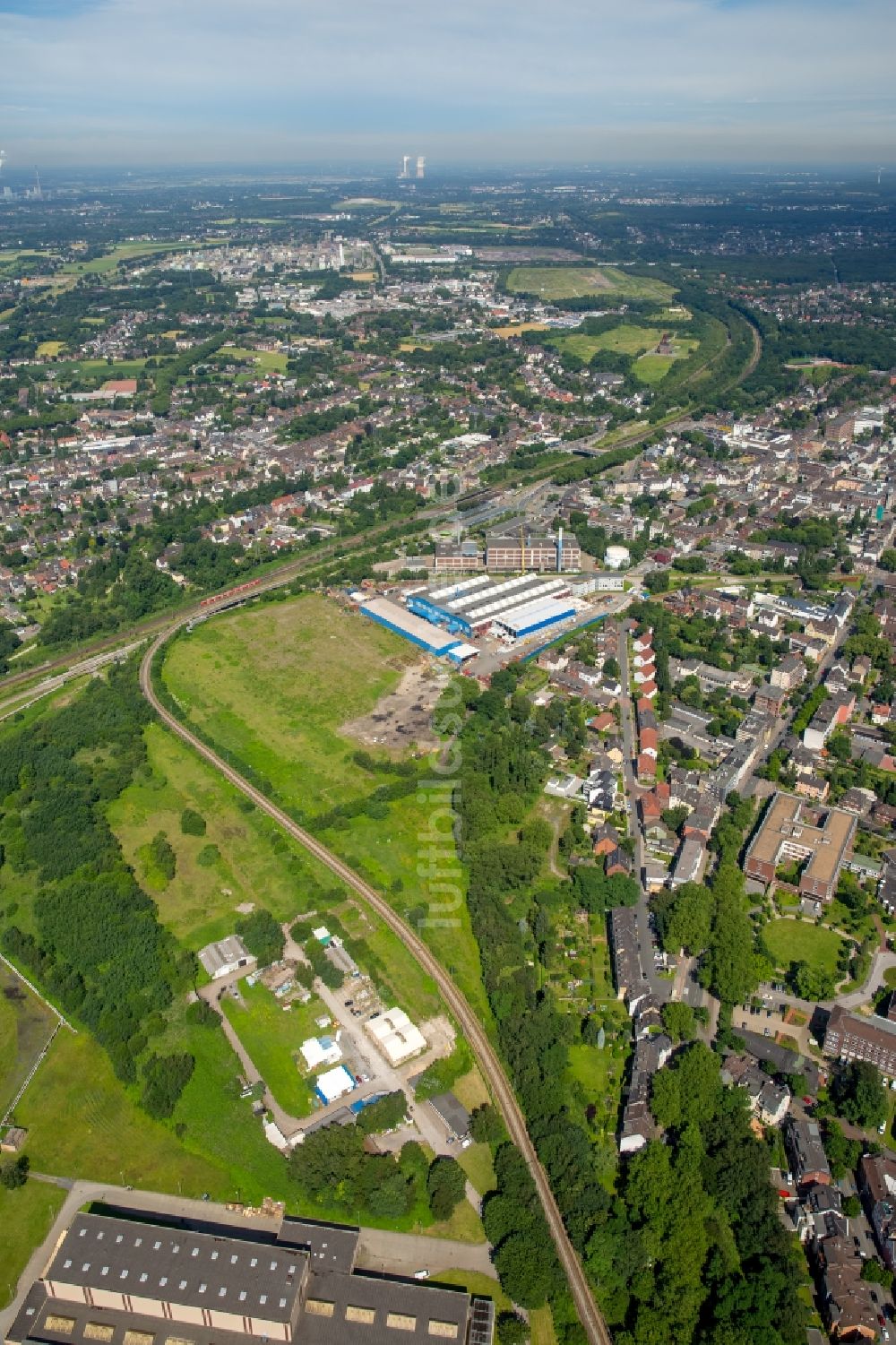 Oberhausen aus der Vogelperspektive: Industrie- und Gewerbegebiet in Oberhausen im Bundesland Nordrhein-Westfalen