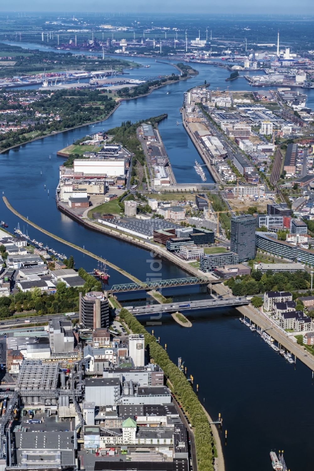 Bremen von oben - Industrie- und Gewerbegebiet im Ortsteil Hohentorshafen in Bremen, Deutschland