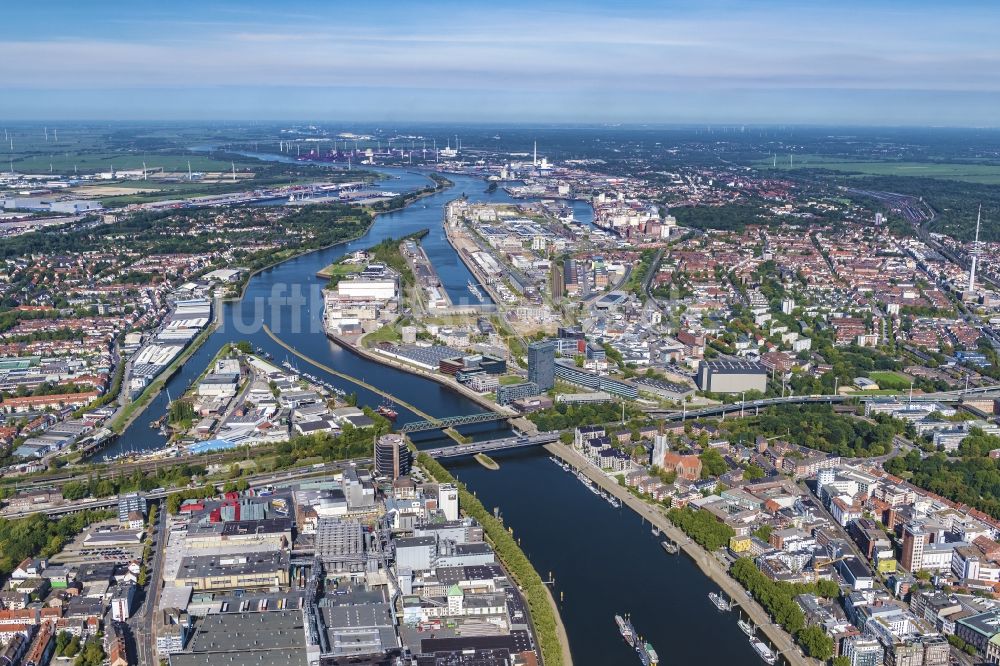 Bremen aus der Vogelperspektive: Industrie- und Gewerbegebiet im Ortsteil Hohentorshafen in Bremen, Deutschland