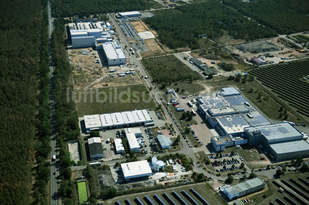 Luftaufnahme Oranienbaum-Wörlitz - Industrie- und Gewerbegebiet im Ortsteil Kapen in Oranienbaum-Wörlitz im Bundesland Sachsen-Anhalt, Deutschland