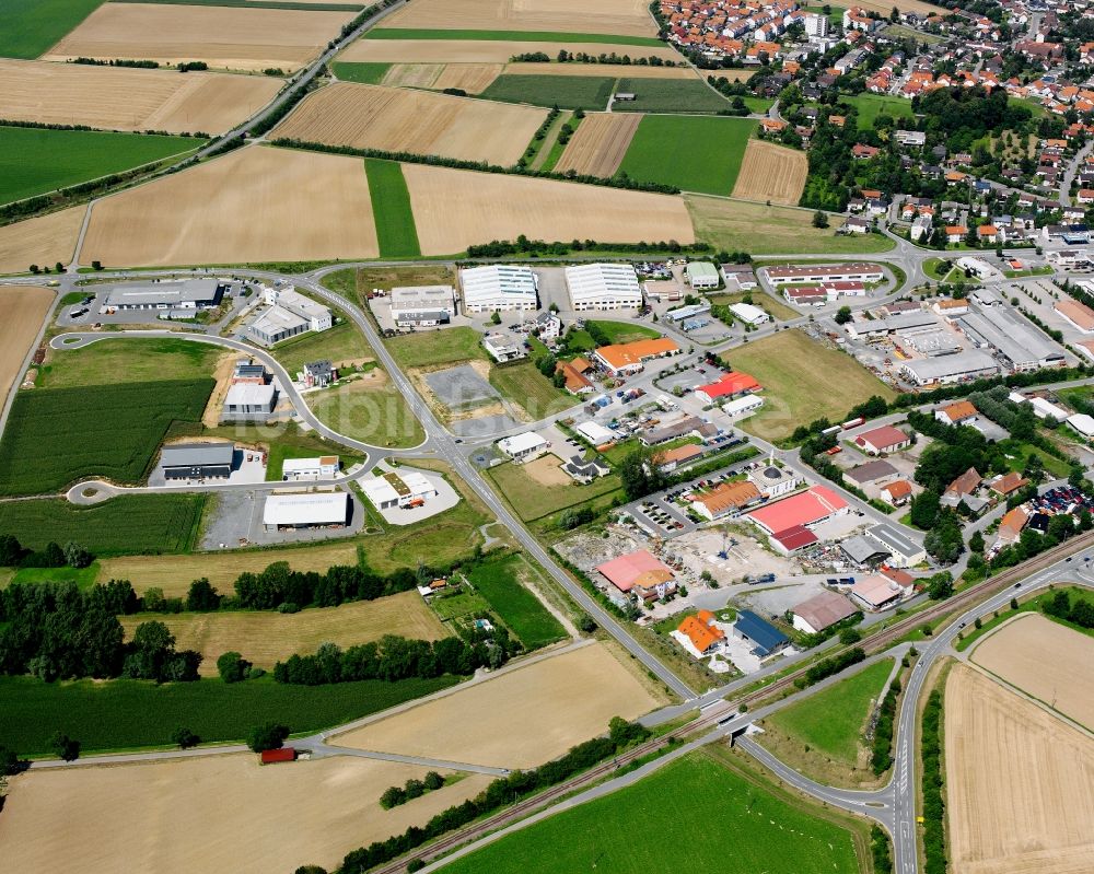 Luftaufnahme Eppingen - Industrie- und Gewerbegebiet am Rande von landwirtschaftlichen Feldern in Eppingen im Bundesland Baden-Württemberg, Deutschland