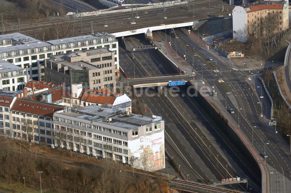 Berlin von oben - Industrie- und Gewerbegebiet an der Reichartstrasse, Schöneberger Strasse / Stadtautobahn A100 am Bereich Sachsendamm.