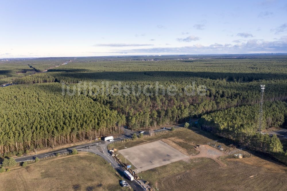 Luftaufnahme Grünheide (Mark) - Industrie- und Gewerbegebiet Tesla Gigafactory in Freienbrink im Bundesland Brandenburg, Deutschland