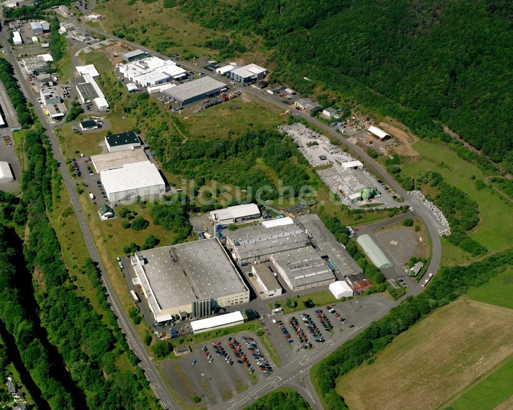 Georg-Weierbach von oben - Industrie- und Gewerbegebiet am Waldrand in Georg-Weierbach im Bundesland Rheinland-Pfalz, Deutschland