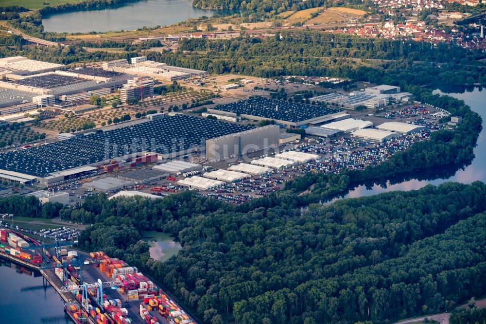 Wörth am Rhein aus der Vogelperspektive: Industrie- und Gewerbegebiet in Wörth am Rhein im Bundesland Rheinland-Pfalz, Deutschland