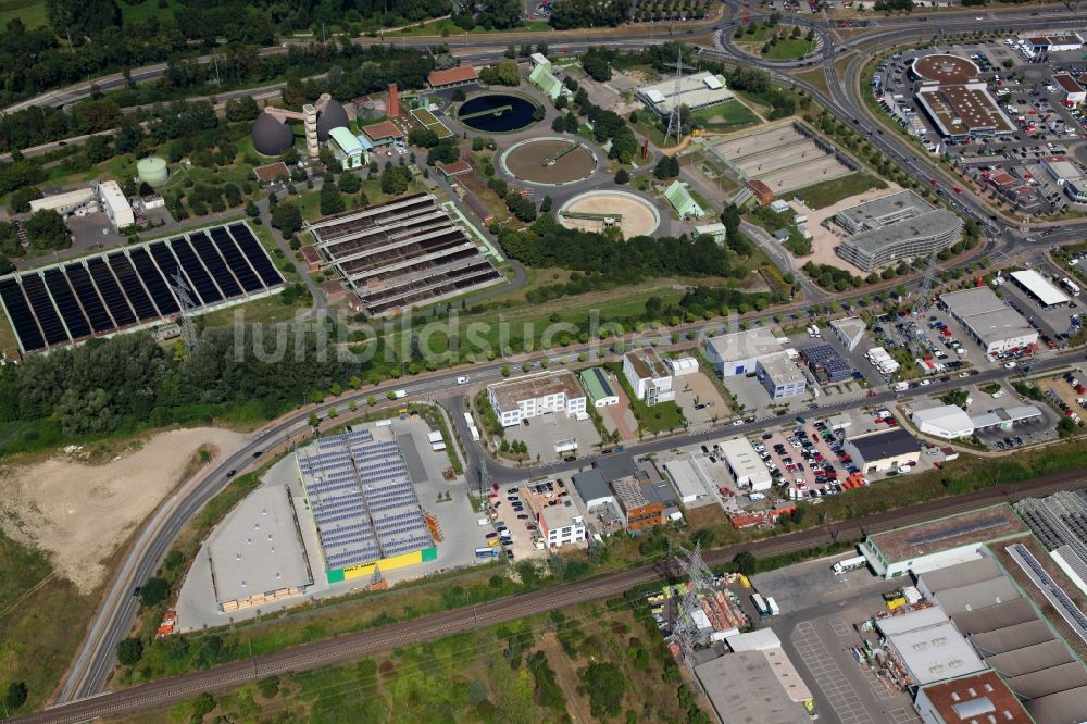 Luftaufnahme Mainz - Industrie- und Gewerbegebiet und Zentralklärwerk Mainz in Mainz im Bundesland Rheinland-Pfalz