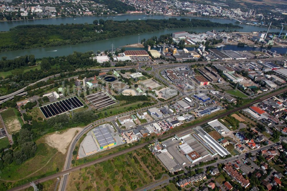 Mainz von oben - Industrie- und Gewerbegebiet und Zentralklärwerk Mainz in Mainz im Bundesland Rheinland-Pfalz