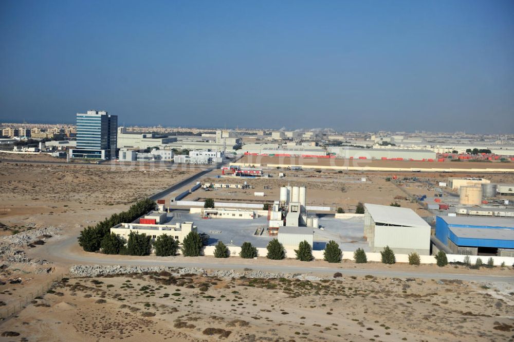 Luftaufnahme Ras Al Khaimah - Industrie- und Gewerbegebiete an der Freihandelszone Ras Al Khaimah nahe Al Hamra Village