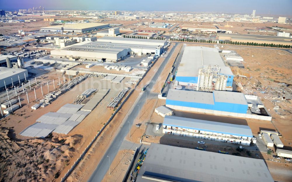 Ras Al Khaimah aus der Vogelperspektive: Industrie- und Gewerbegebiete an der Freihandelszone Ras Al Khaimah nahe Al Hamra Village