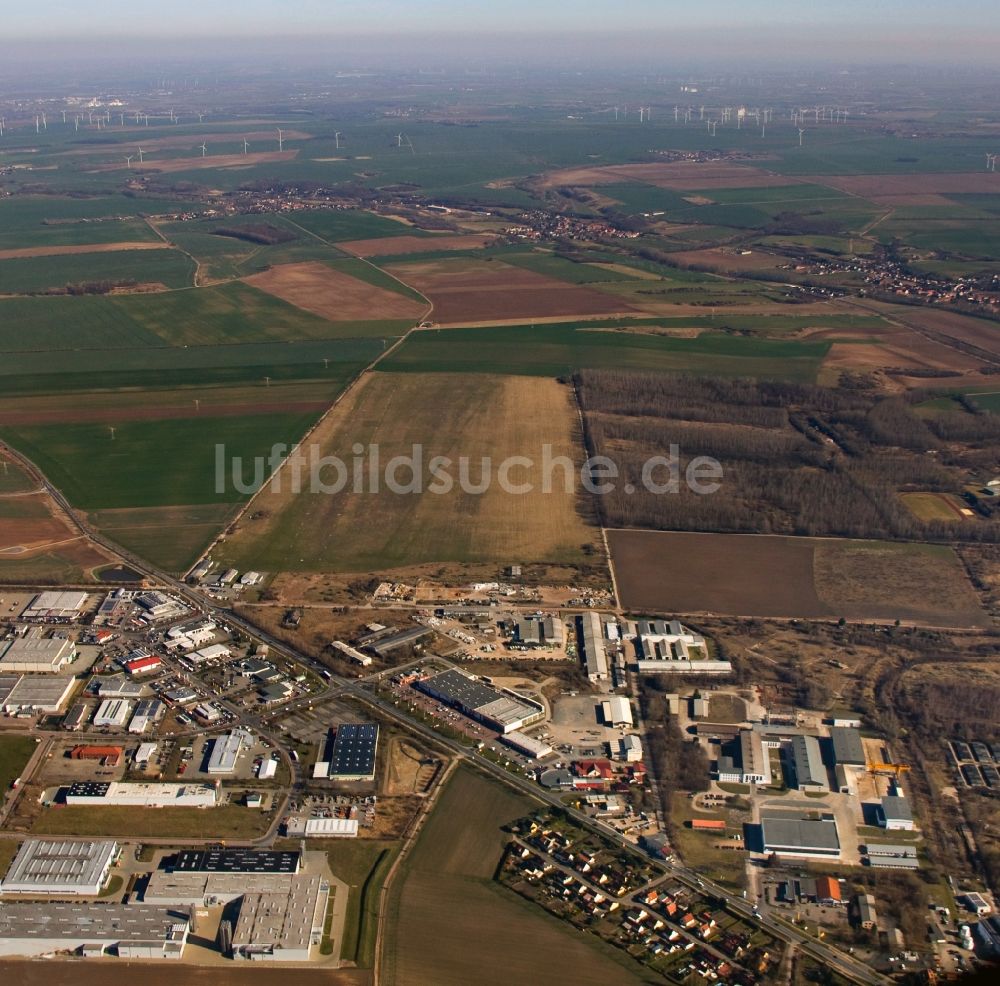 Luftbild Aschersleben - Industrie- und Gewerbegebiete Güstener Straße am Flugplatz in Aschersleben im Bundesland Sachsen-Anhalt