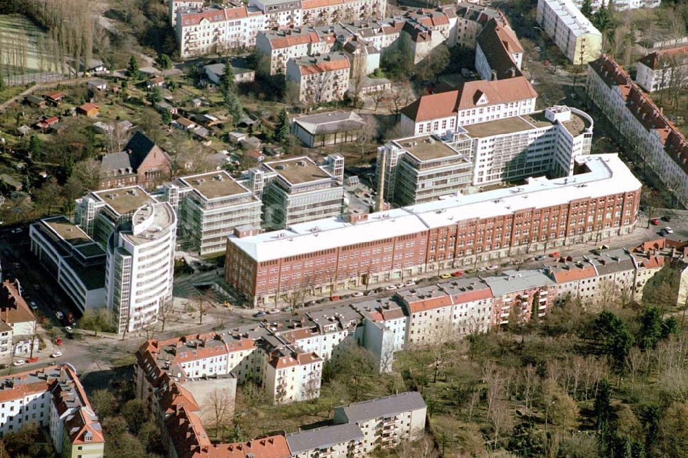 Luftaufnahme Berlin - Reinickendorf - Industrie- und Wohngebiet an der Aroser Allee am Schäfersee in Berlin - Reinickendorf