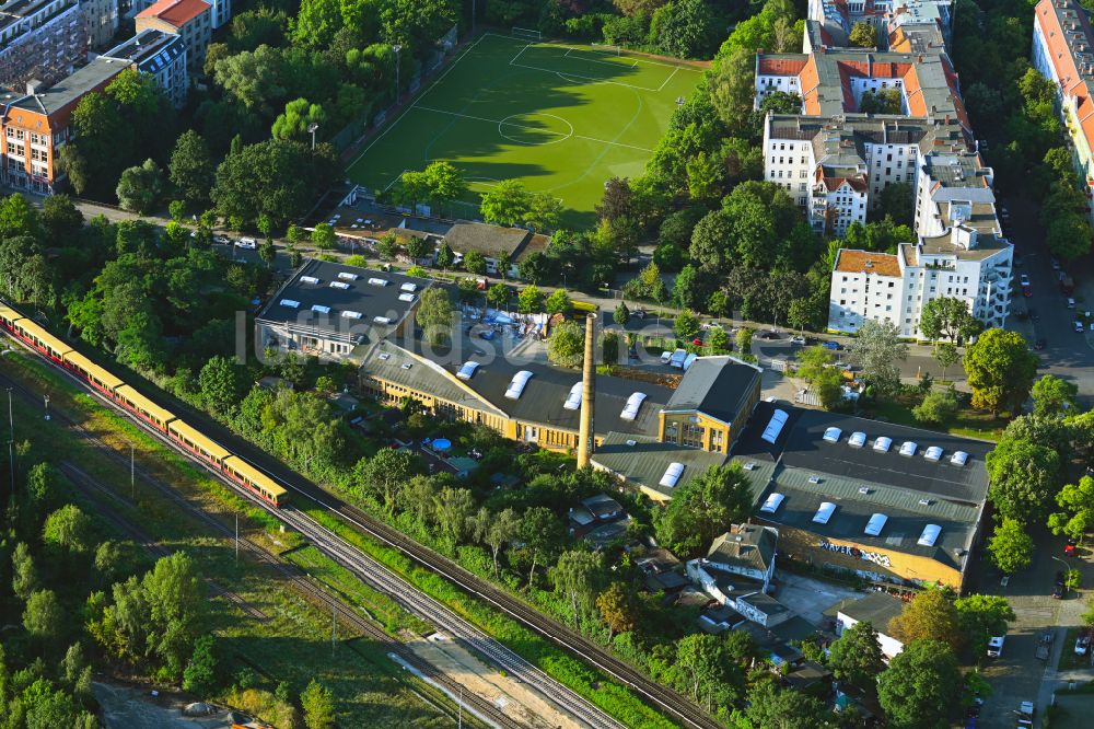 Berlin von oben - Industriedenkmal Adria Konserven- und Dörrgemüsefabrik Julius Feher AG in Berlin, Deutschland