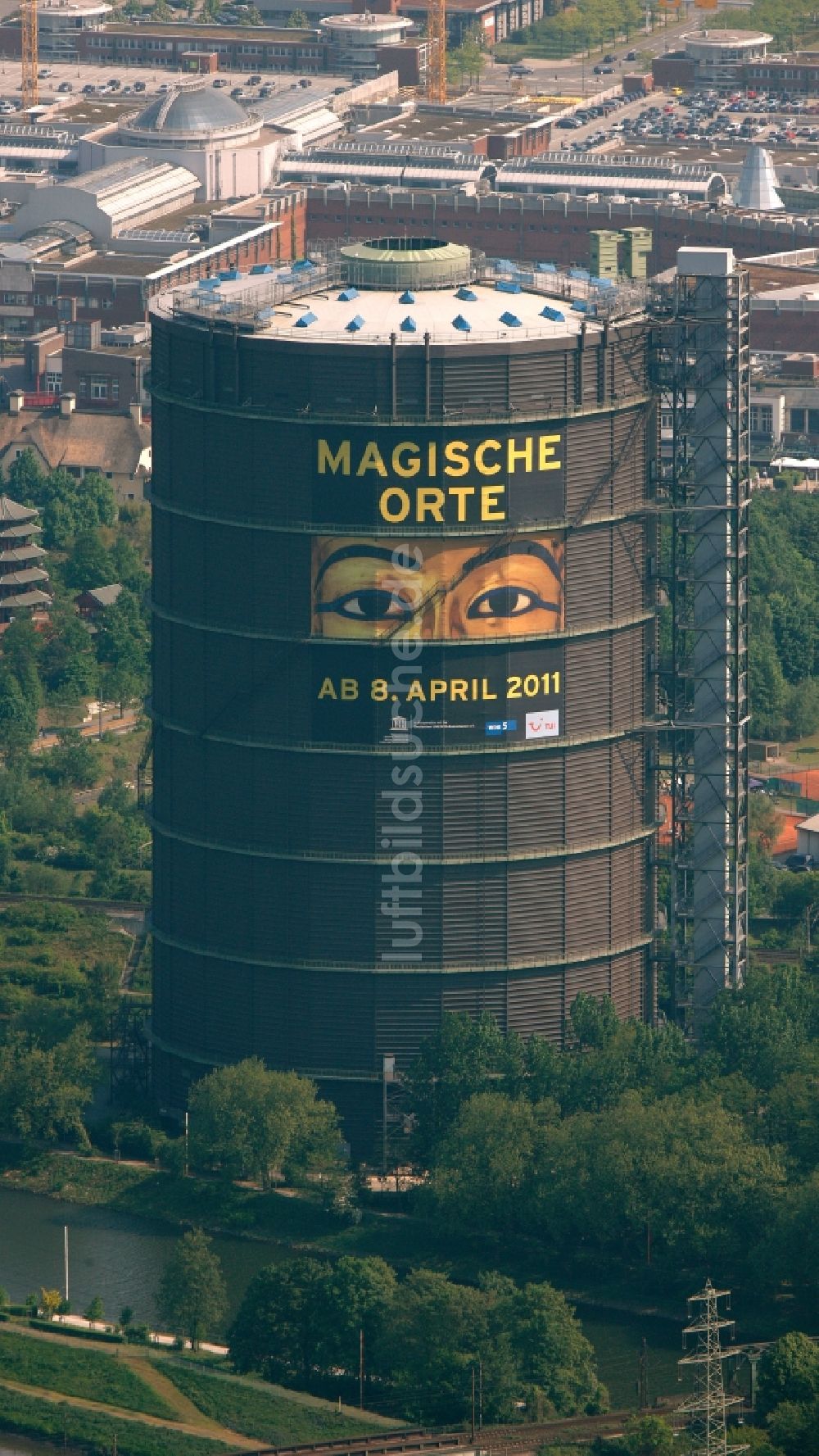 Luftbild Oberhausen - Industriedenkmal Gasometer Oberhausen in der Arenastraße in Oberhausen im Bundesland Nordrhein-Westfalen