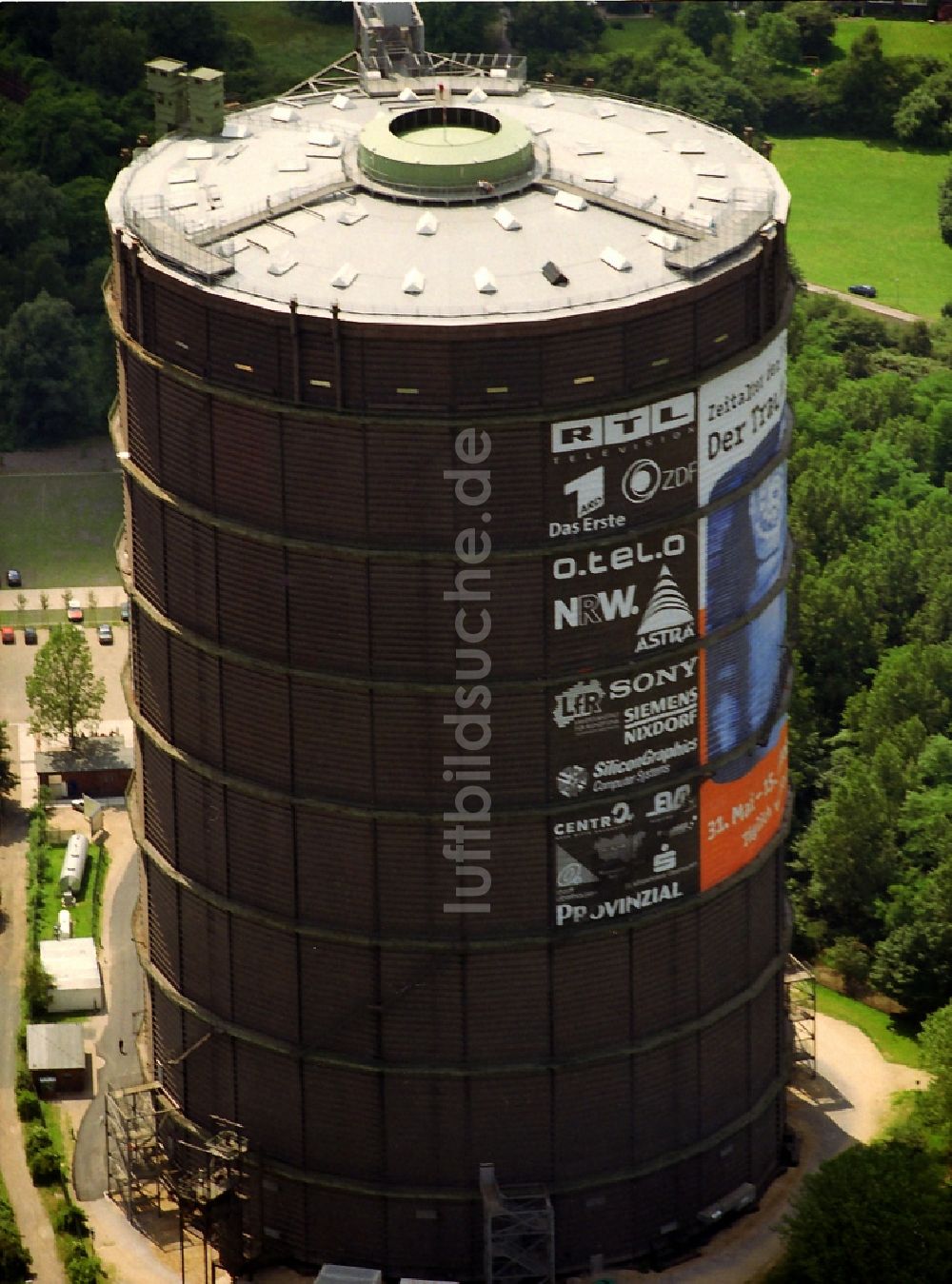 Oberhausen von oben - Industriedenkmal Gasometer Oberhausen in der Arenastraße in Oberhausen im Bundesland Nordrhein-Westfalen