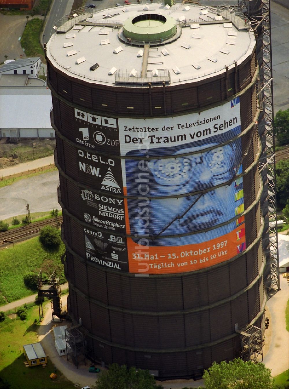 Luftbild Oberhausen - Industriedenkmal Gasometer Oberhausen in der Arenastraße in Oberhausen im Bundesland Nordrhein-Westfalen