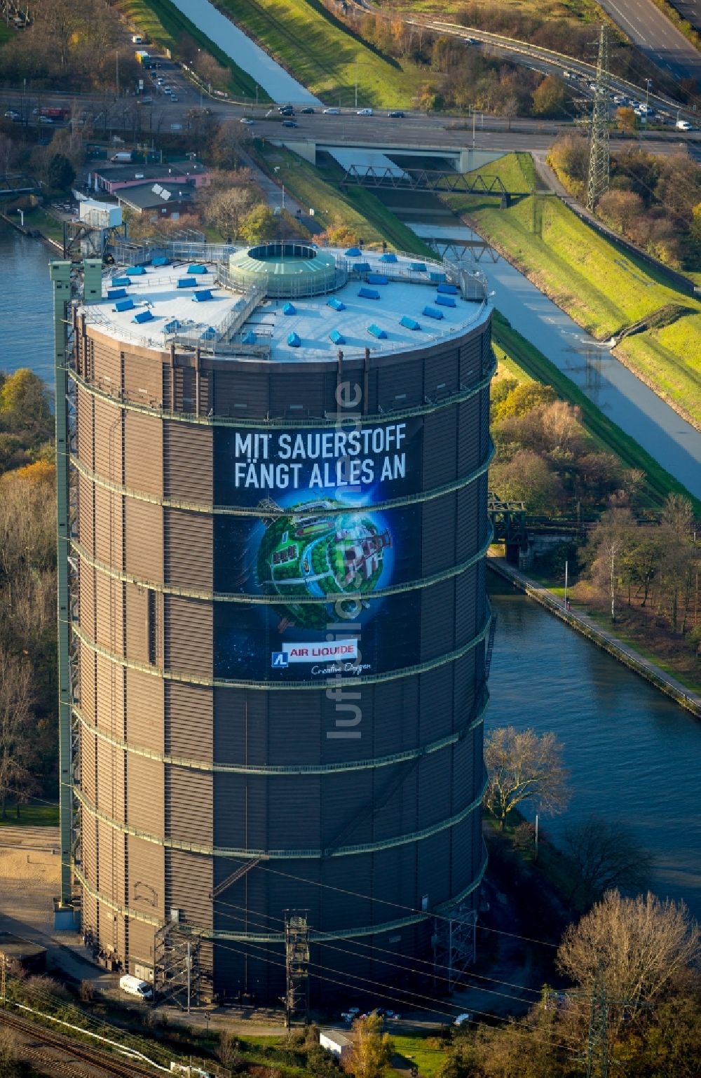 Luftbild Oberhausen - Industriedenkmal Gasometer Oberhausen in der Arenastraße in Oberhausen im Bundesland Nordrhein-Westfalen