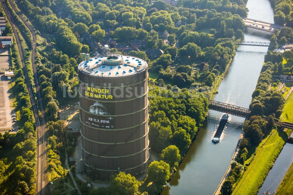 Oberhausen aus der Vogelperspektive: Industriedenkmal Gasometer Oberhausen in der Arenastraße in Oberhausen im Bundesland Nordrhein-Westfalen