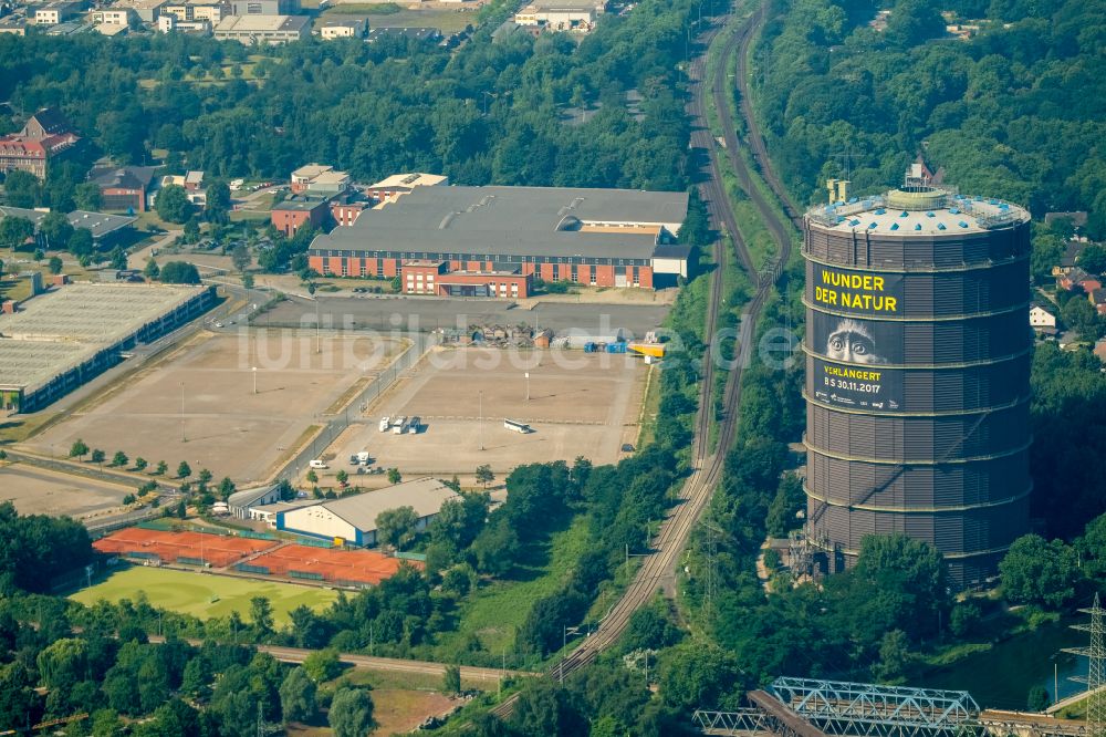 Oberhausen aus der Vogelperspektive: Industriedenkmal Gasometer Oberhausen in Oberhausen im Bundesland Nordrhein-Westfalen