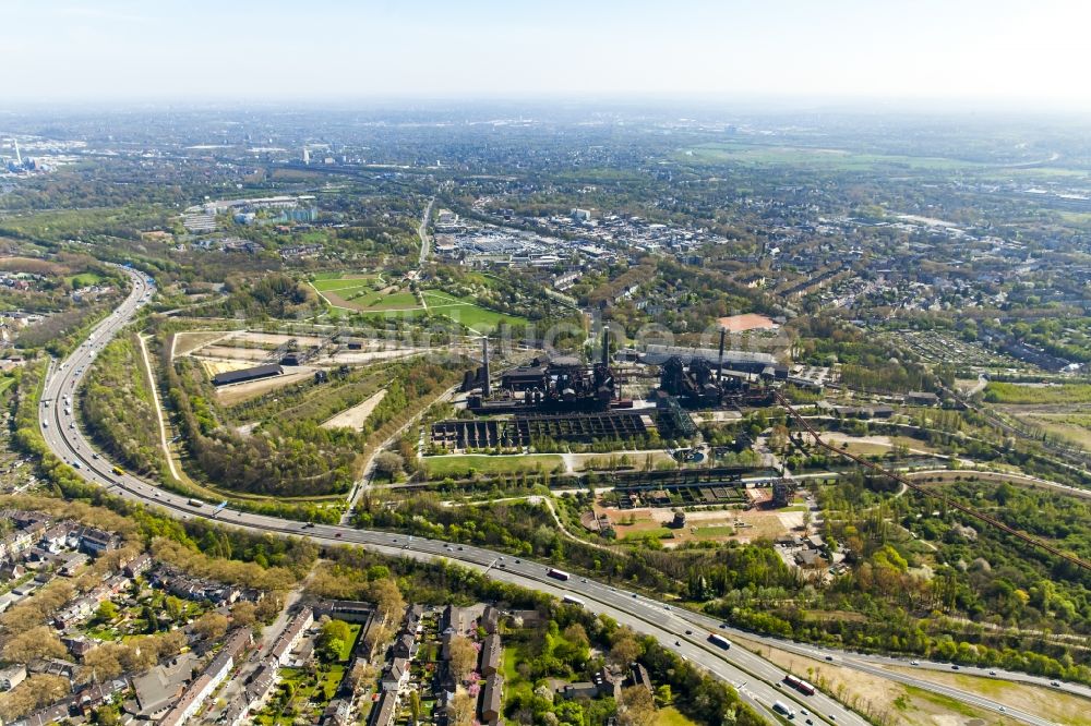 Duisburg aus der Vogelperspektive: Industriedenkmal der power-ruhrgebiet GmbH in Duisburg im Bundesland Nordrhein-Westfalen