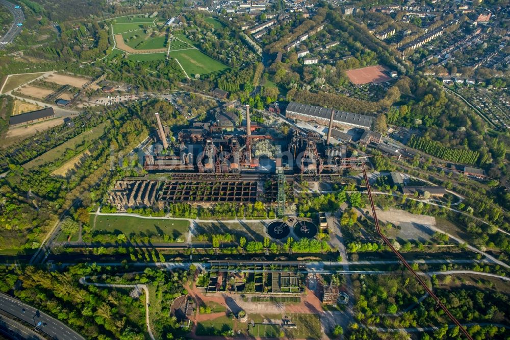 Duisburg von oben - Industriedenkmal der power-ruhrgebiet GmbH in Duisburg im Bundesland Nordrhein-Westfalen