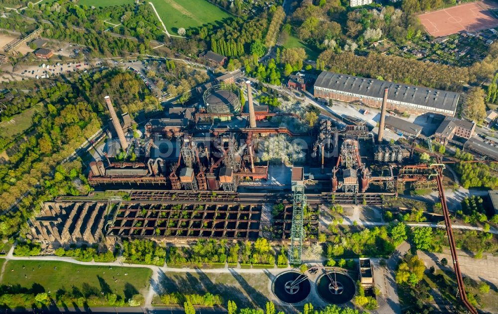 Duisburg aus der Vogelperspektive: Industriedenkmal der power-ruhrgebiet GmbH in Duisburg im 