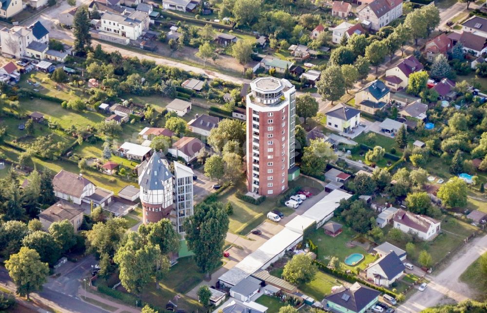 Fürstenwalde/Spree aus der Vogelperspektive: Industriedenkmal Wasserturm als Wohntürme in Fürstenwalde/Spree im Bundesland Brandenburg