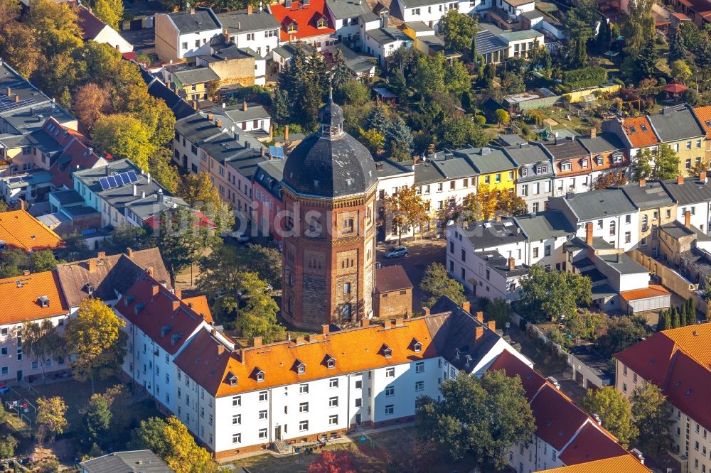 Bernburg (Saale) aus der Vogelperspektive: Industriedenkmal Wasserturm an der Christianstraße Ecke Wasserturmstraße in Bernburg (Saale) im Bundesland Sachsen-Anhalt, Deutschland